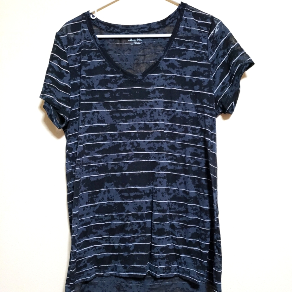 XL V-neck Sheer Short Sleeve Top
